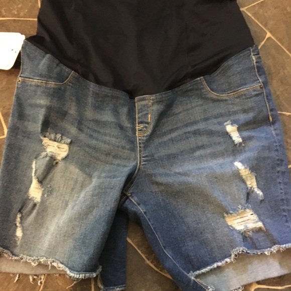 Ingrid & Isabel maternity bermuda shorts NWT - Picture 6 of 7